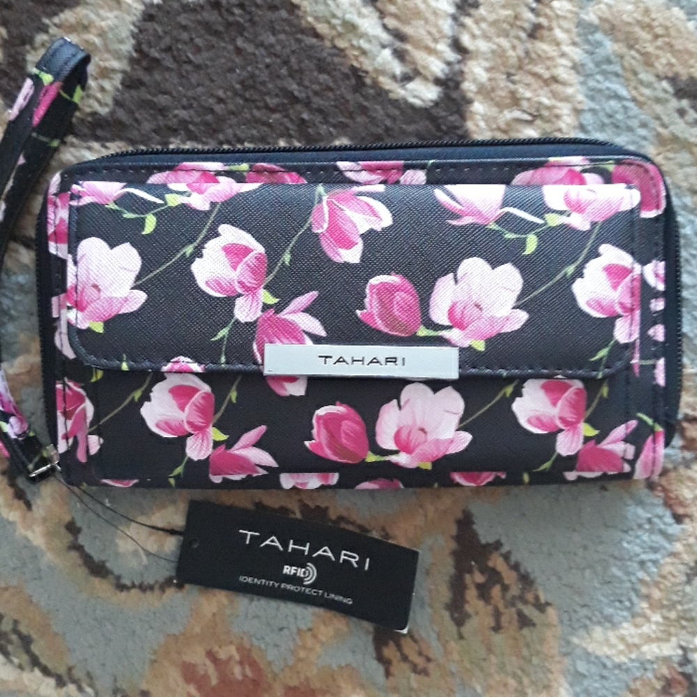 3x*Host Pick*Tahari RFID pretty wristlet - Picture 9 of 16
